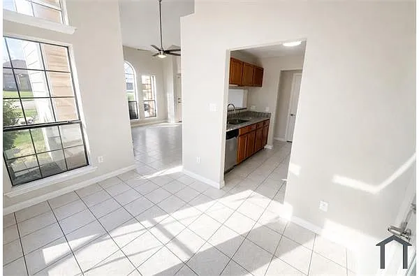 Building Photo - 701 W Lynn Creek Dr