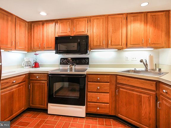 5th image of 1080 Wisconsin Ave NW APT 2010