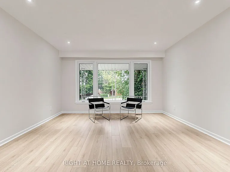 6 Colonnade Rd — Photo 2