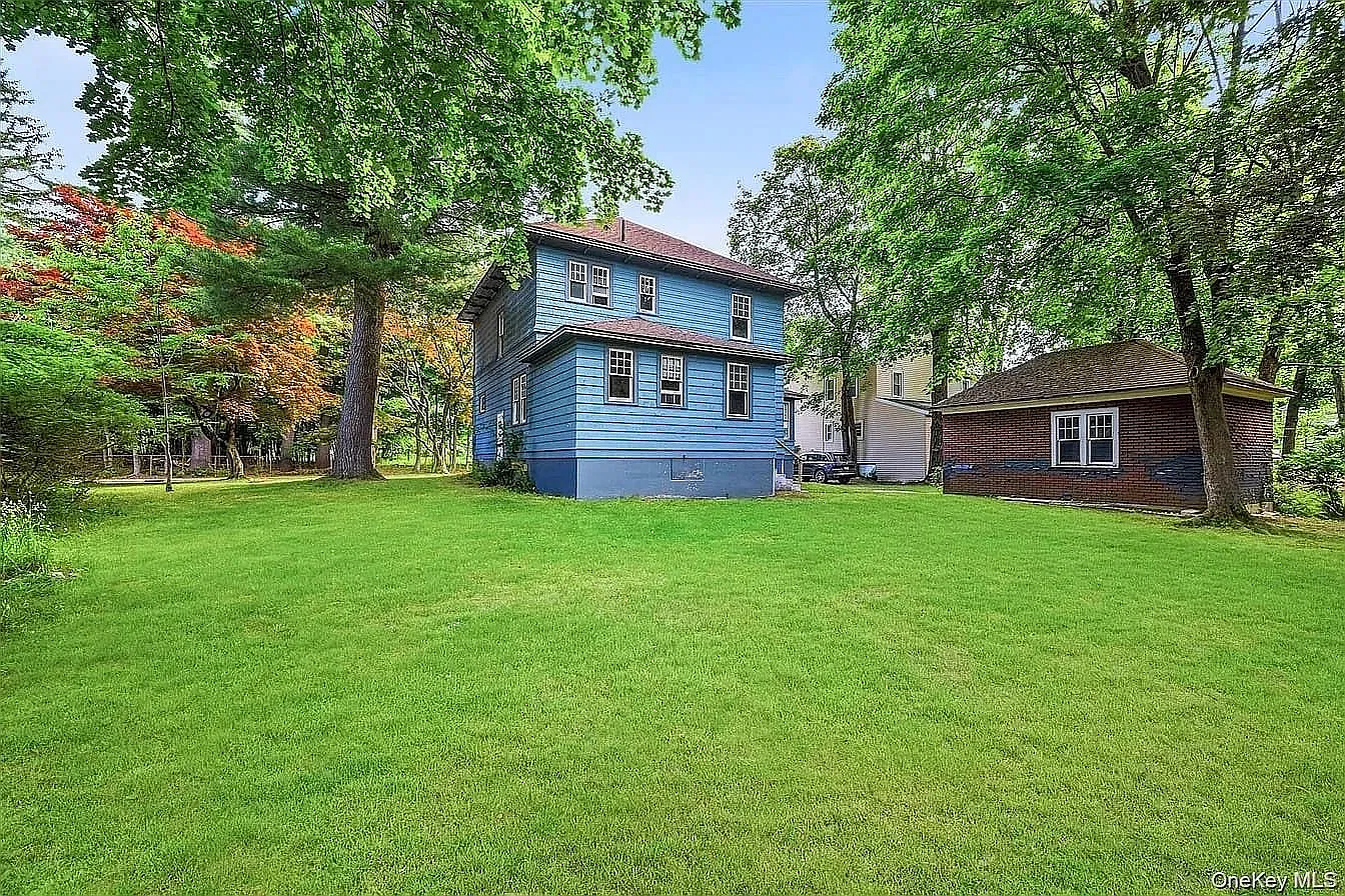 4 bed, 1.5 bath, 2028 sqft, $2,200 — Photo 2