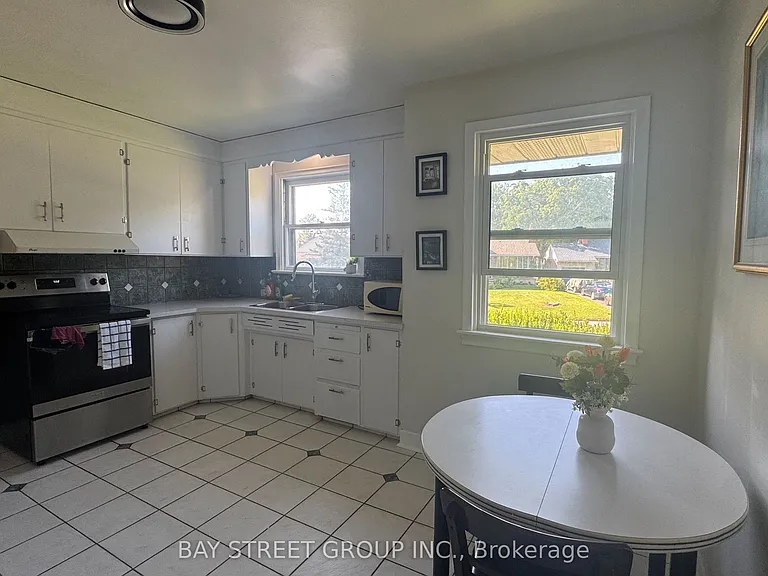 14 Macbeth Blvd — Photo 9