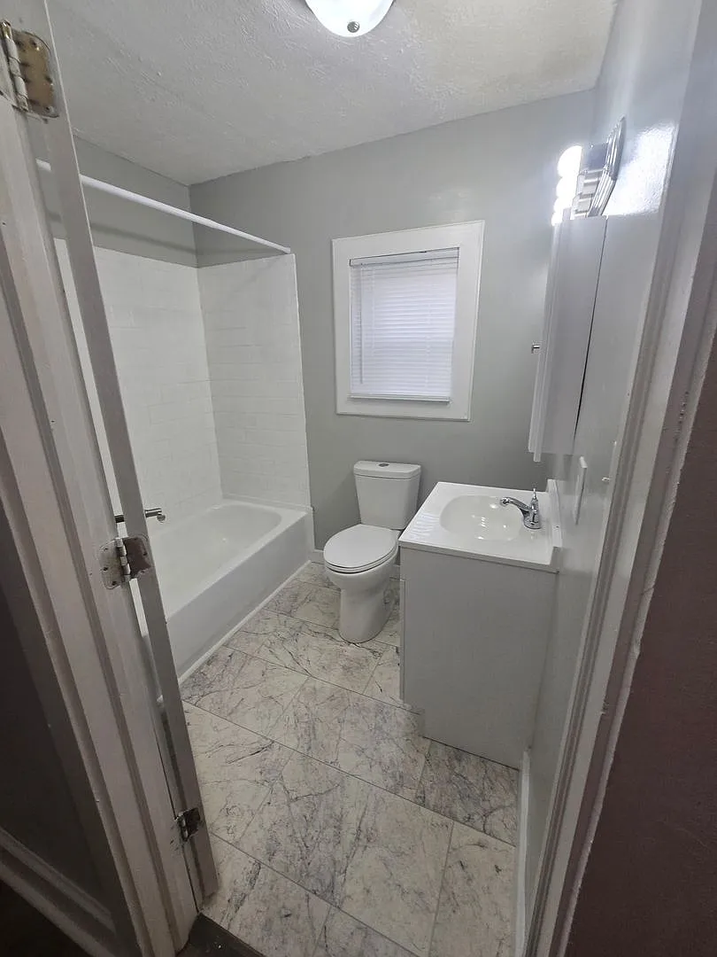 Newly Remodeled Westside Two Bedroom Riverside and and 30th Street — Photo 4