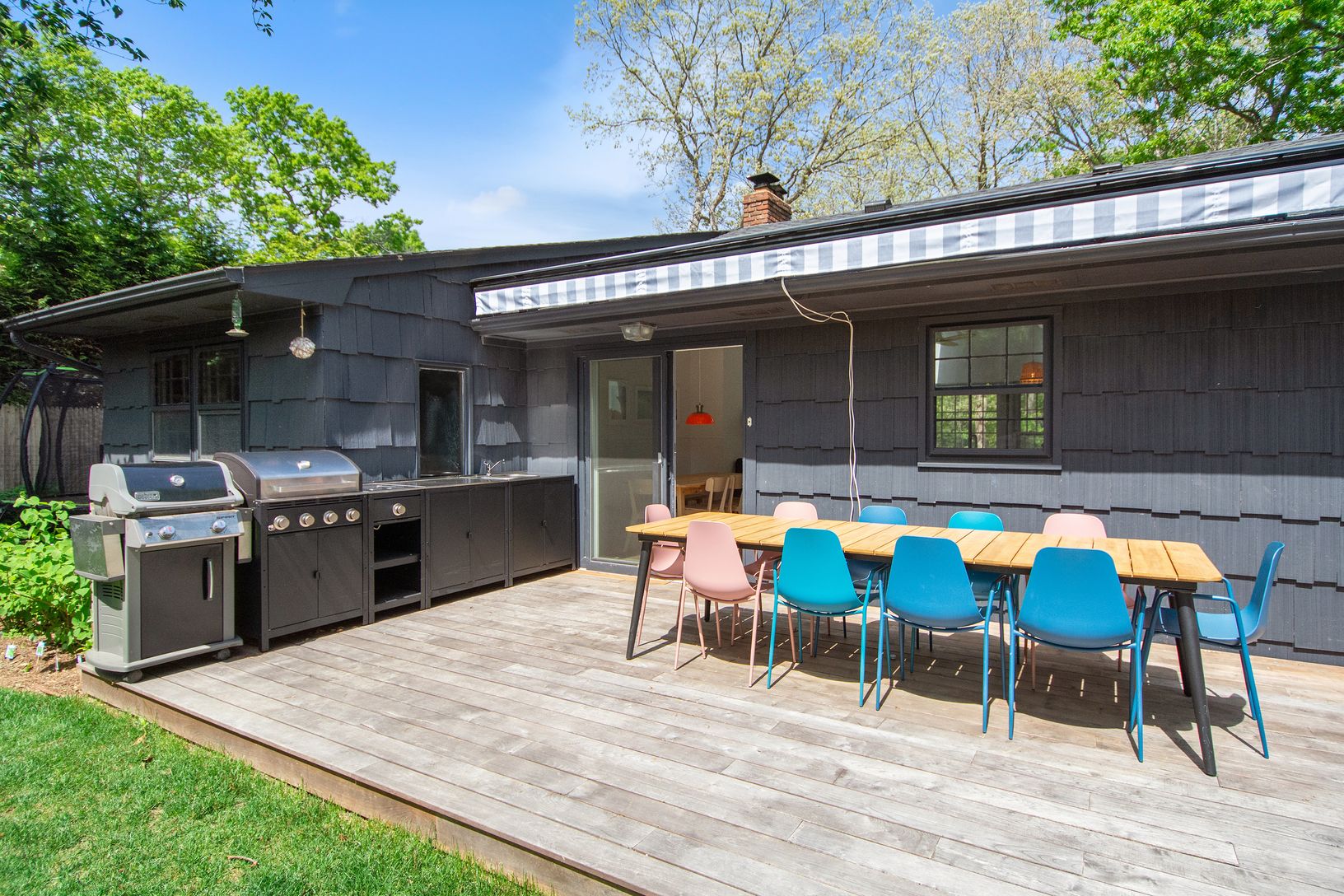  Expansive Decking Perfect for Entertaining