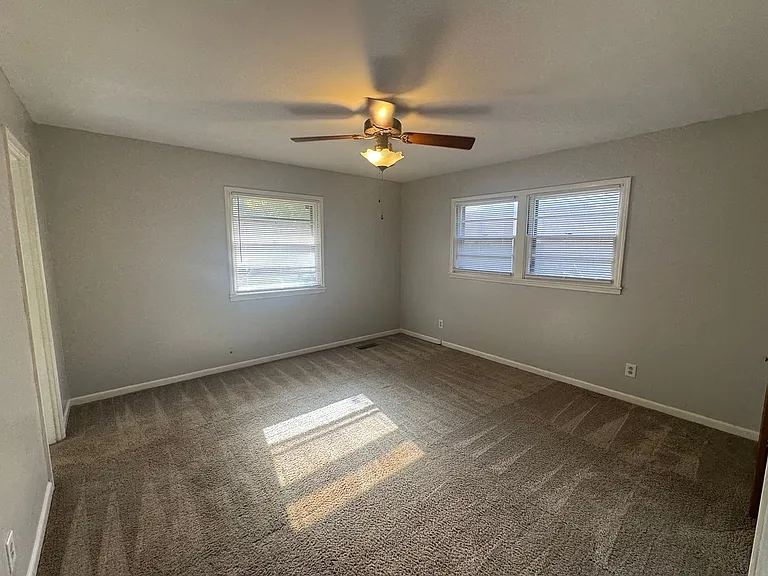 2349 Mount Carmel Dr — Photo 13