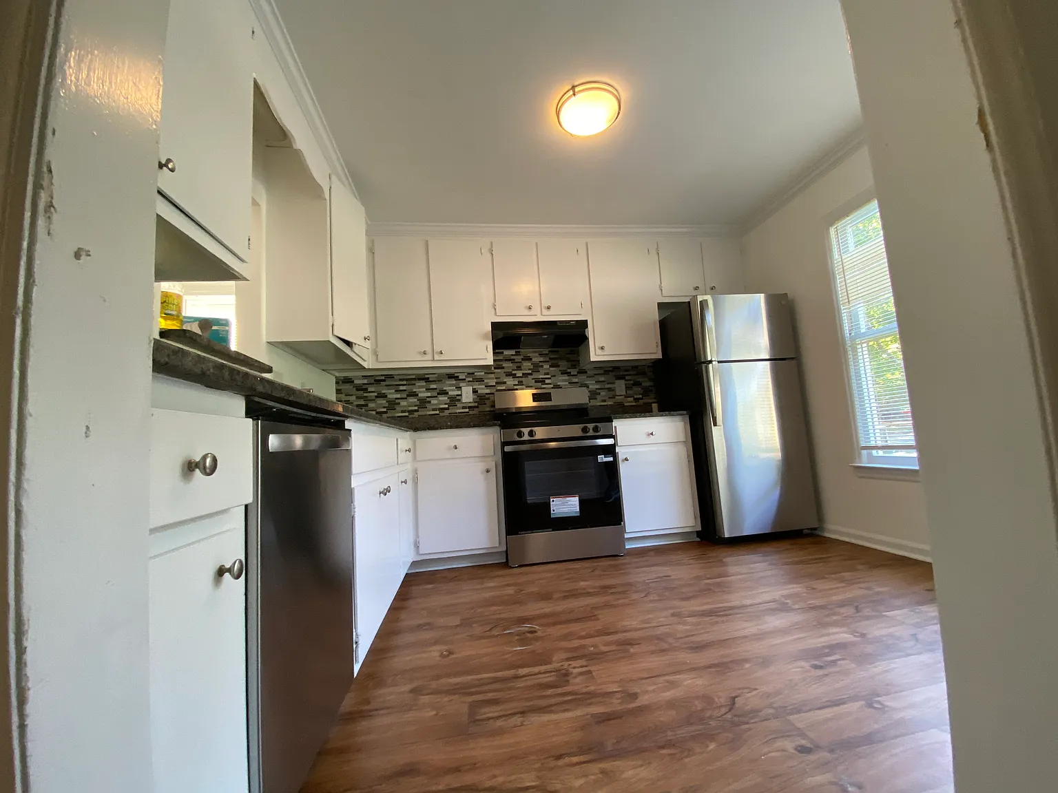 4 bed, 2.5 bath, 1720 sqft, $2,500 — Photo 3