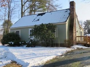 26 Golden Dr, Northampton, MA 01062