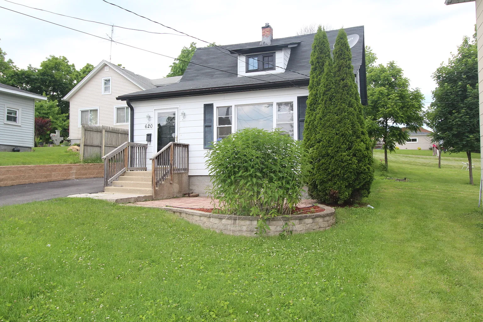 620 Holly St photo 1