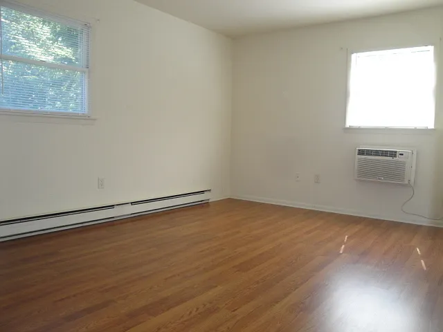 305 Thomas Dr #8 — Photo 22