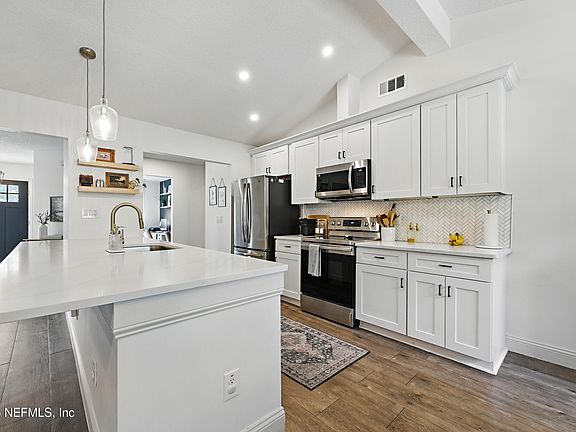 2nd image of 3607 CAMERON CROSSING Drive