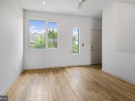 5th image of 2324 Memphis St APT A