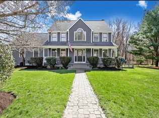2 Steeplechase Ln, Franklin, MA 02038