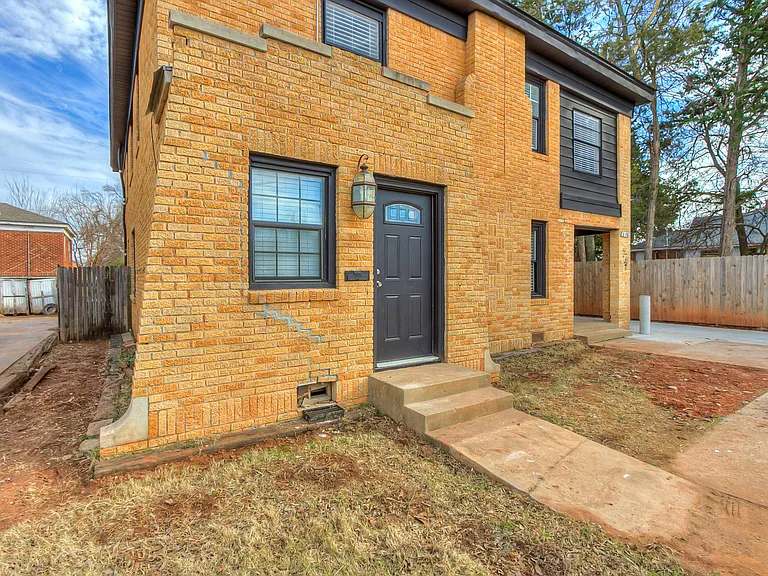 2110 N Kelley Ave — Photo 3