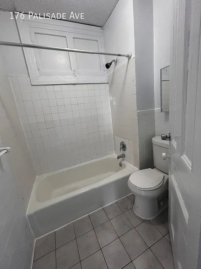 3 bed, $2,700 — Photo 3