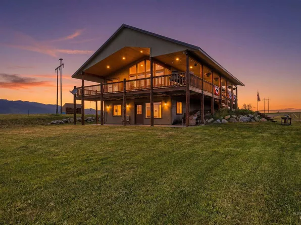 136 Goslin Loop, Cascade, ID 83611
