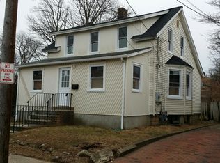 25 Cottage Ct, Freeport, NY 11520