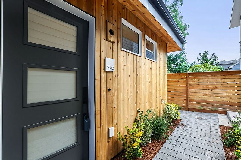 2nd image of 5042 35th Avenue NE