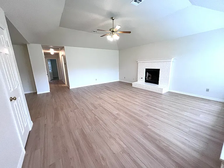11102 S Nandina Ave — Photo 2