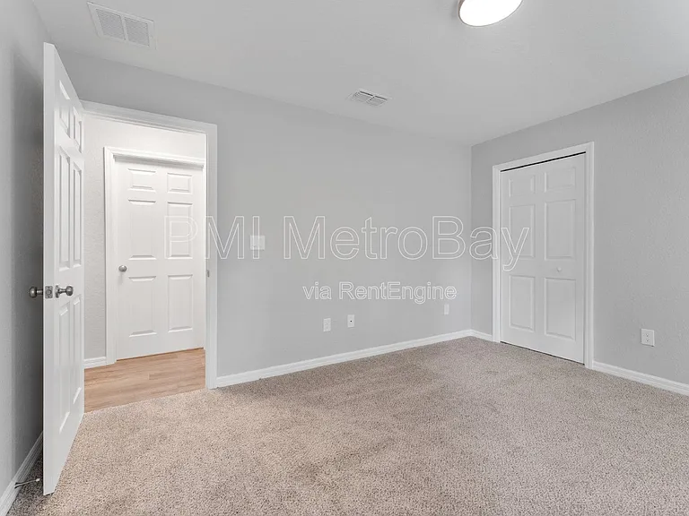9461 N Sandree Dr — Photo 31