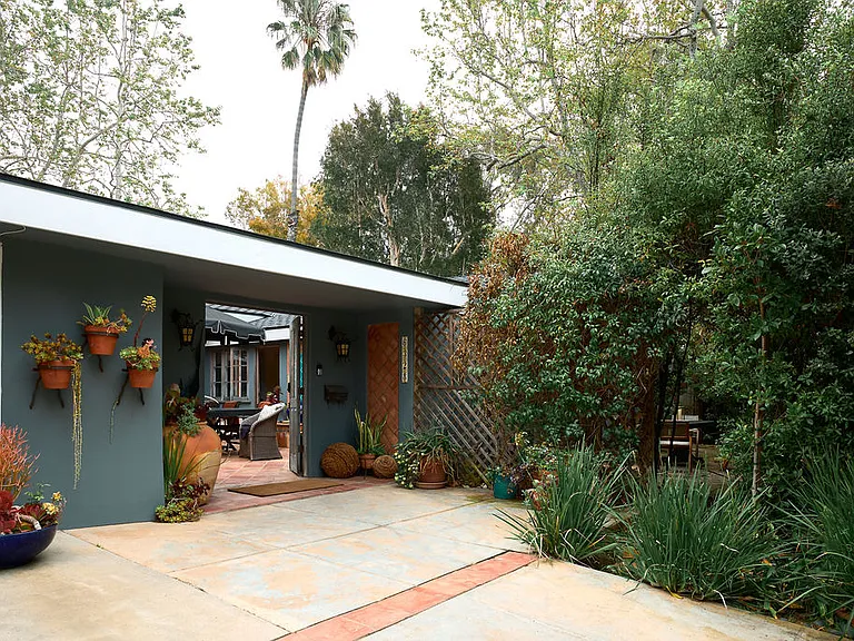 6328 Frondosa Dr — Photo 7