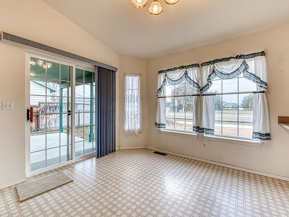3rd image of 122 Harry Ct