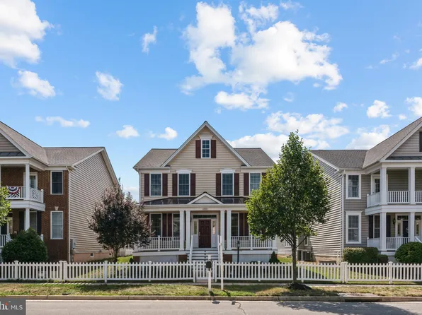 42481 Mandolin St, Chantilly, VA 20152
