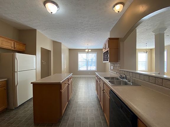 3rd image of 10661 Armstead Ave
