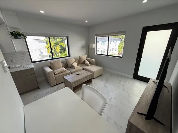 944 Jefferson Ave, Miami Beach, FL