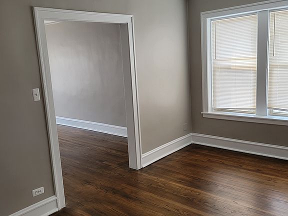 5th image of 6658 N Rockwell St #3S