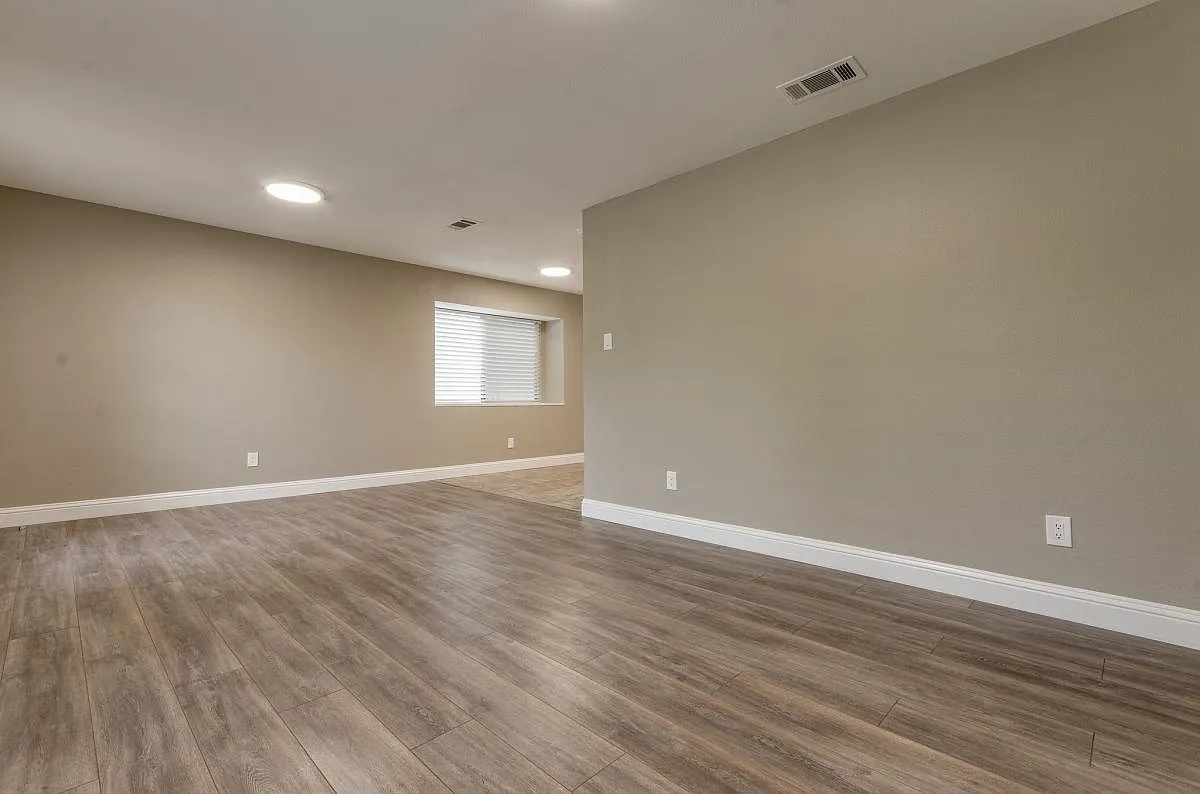 3 bed, 1848 sqft, $2,395 — Photo 4