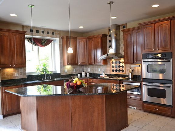 3rd image of 5360 Plantation Dr.
