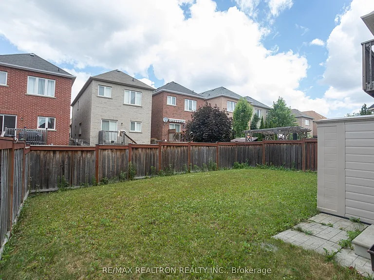 54 Chayna Cres — Photo 3