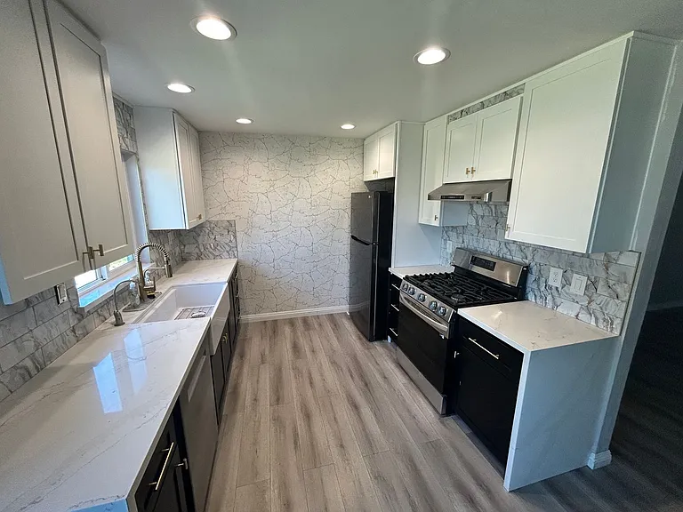 131 S Olive Ave — Photo 10