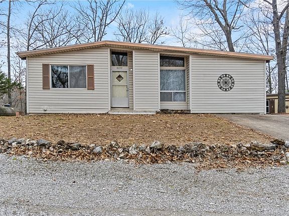 3rd image of 8039 Pine Ln