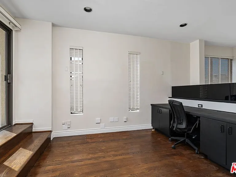 1360 S Beverly Glen Blvd #Penthouse 301 — Photo 36