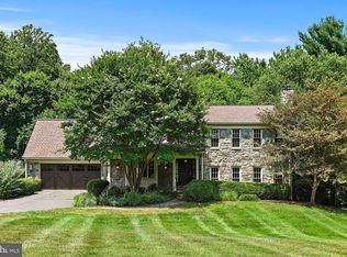 10916 Belgravia Ct, Great Falls, VA 22066