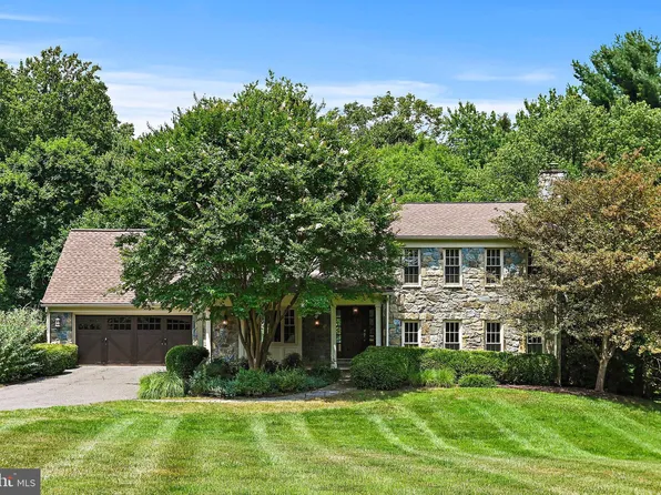 10916 Belgravia Ct, Great Falls, VA 22066