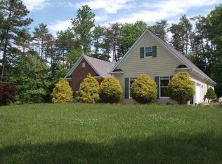 106 Scotchtown Ct, Martinsville, VA 24112