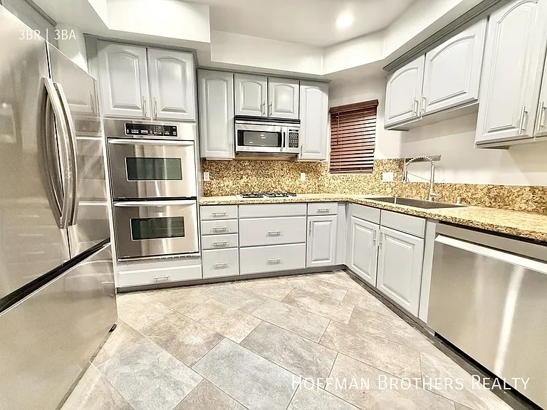 1135 Rexford Dr #102 — Photo 1