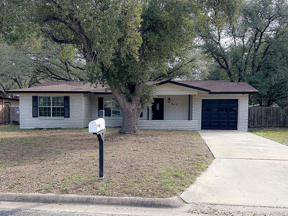 1st image of 902 E Randall