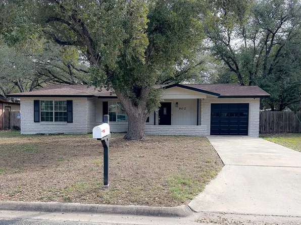 902 E Randall, Beeville 78102