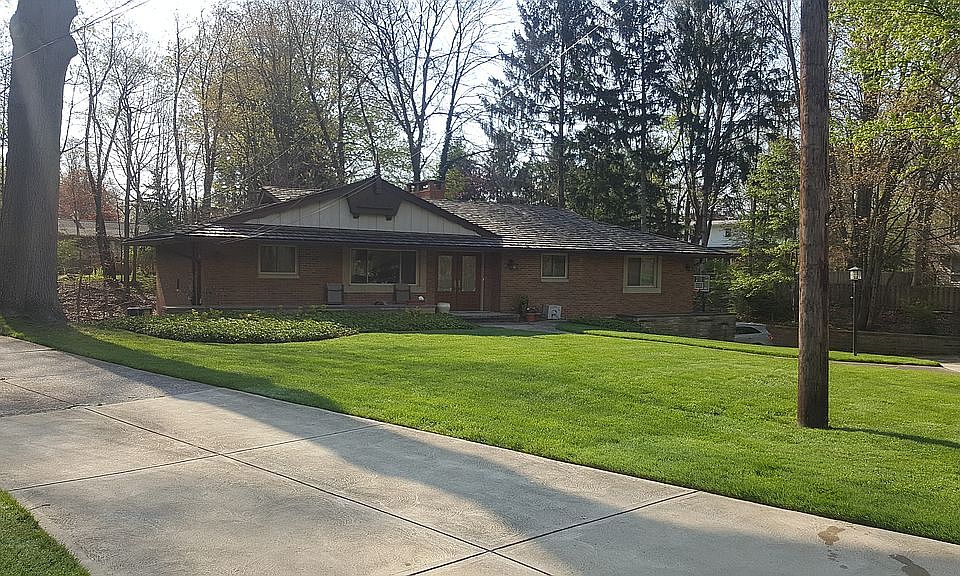 2nd image of 8055 Robin Ln