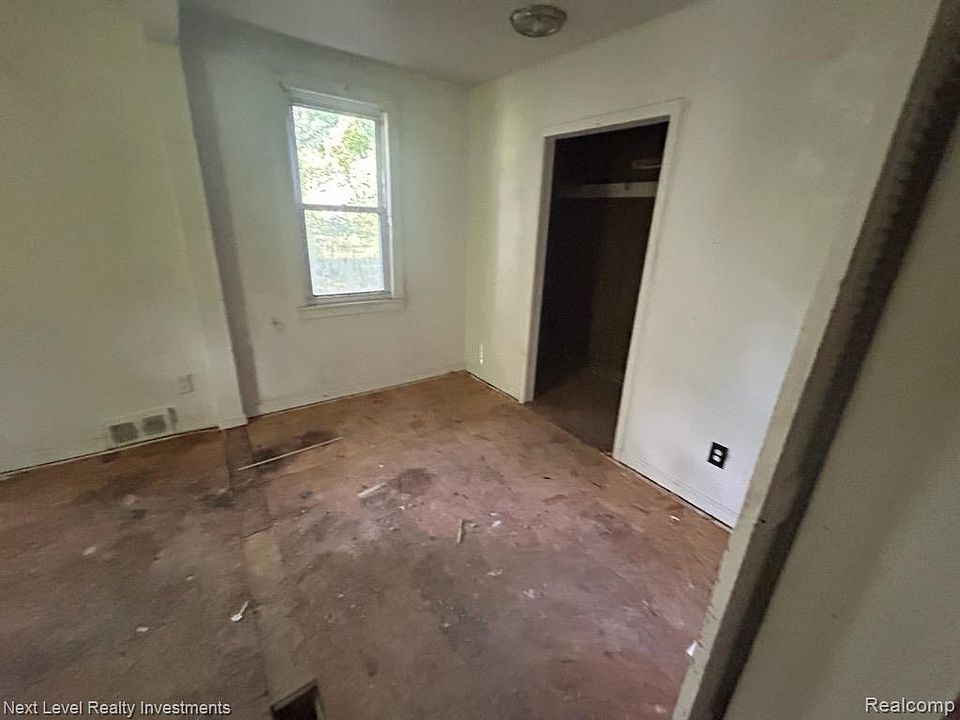 16891 Fenton St, photo 15