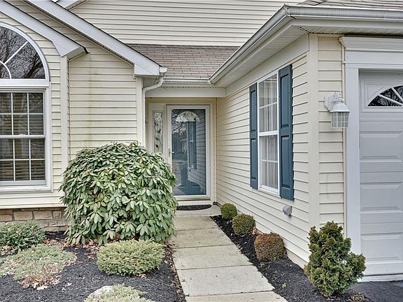 2nd image of 34 Strawberry Ln