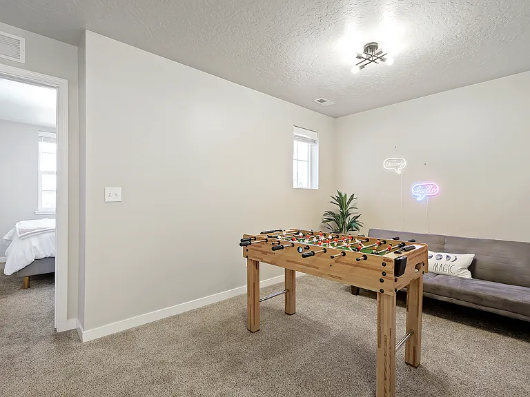 2700 E Clarene Dr — Photo 17