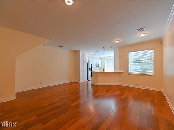 5th image of 584 Black Lion Dr NE