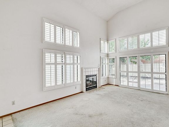 4th image of 791 Ridgeview Ter