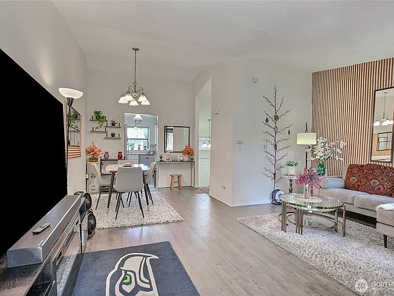 3rd image of 1313 W James Street #2