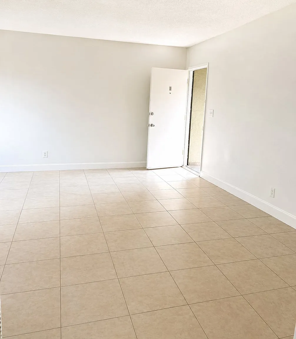 Studio, $1,600 — Photo 2