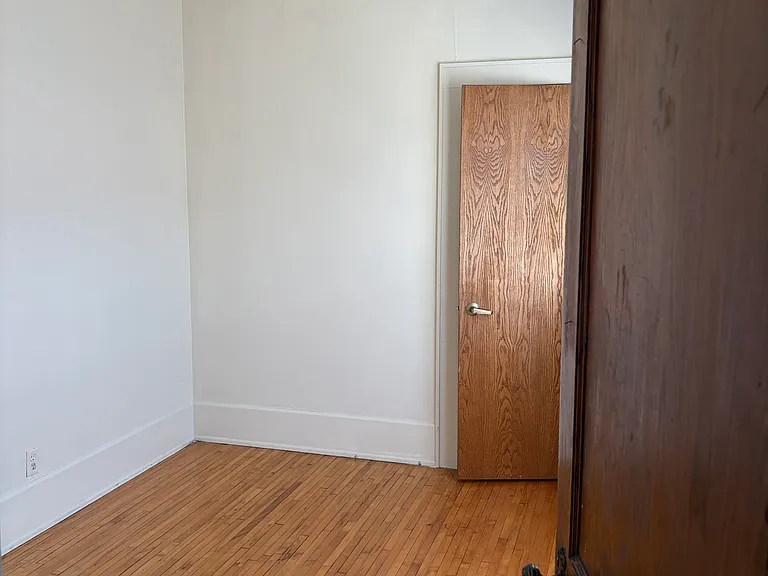 621 E 27th St #3 — Photo 7