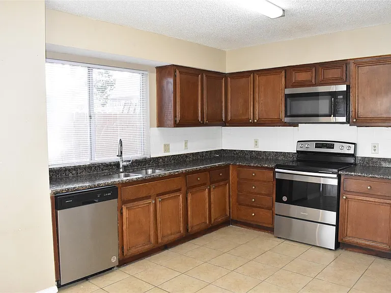 8903 Kalewood Dr — Photo 15